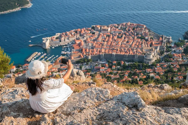 Utazó Véve Fénykép Dubrovnik Óvárosa Légi Felvétel Mobiltelefonnal Dubrovnik Régi — Stock Fotó