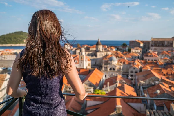 Kvinna Resenär Dubrovnik Old Town Dalmatien Cro Det Framstående Resmålet — Stockfoto