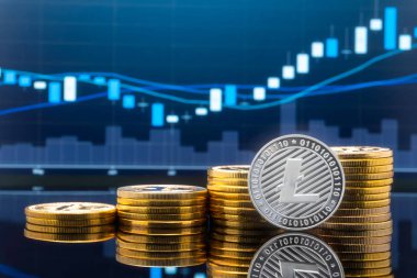 Litecoin (Ltc) ve cryptocurrency yatırım kavramı - fiziksel metal litecoin genel ticaret Döviz piyasa fiyatı grafik içinde belgili tanımlık geçmiş ile madeni paralar.