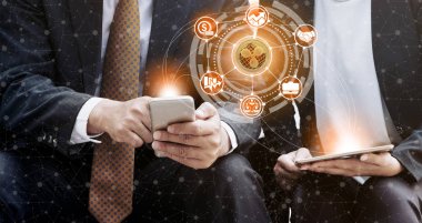 Dalgalanma ve kavram - modern grafik arayüzü başka bir tüccar ile ticaret dalgalanma Xrp cep telefonu uygulaması kullanarak işadamı yatırım cryptocurrency. Blockchain ve finans teknolojileri.