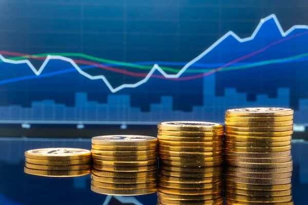 Conceito Investimento Negociação Mercado Ações Moedas Metal Dourado Com Tabela — Fotografia de Stock