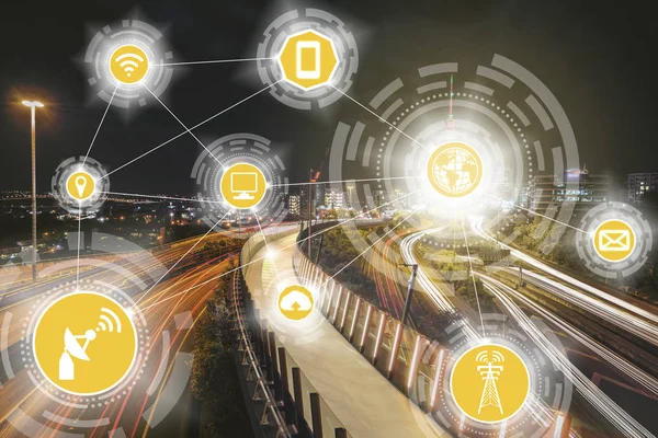 Akıllı şehir kablosuz iletişim ağı Internet şeyler (çok) ve bilgi iletişim teknolojisi (ICT) modern şehir binaları içinde belgili tanımlık geçmiş karşı grafik gösteren kavramı ile.