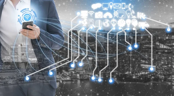 Akıllı şehir kablosuz iletişim ağı Internet şeyler (çok) ve bilgi iletişim teknolojisi (ICT) modern şehir binaları içinde belgili tanımlık geçmiş karşı grafik gösteren kavramı ile.