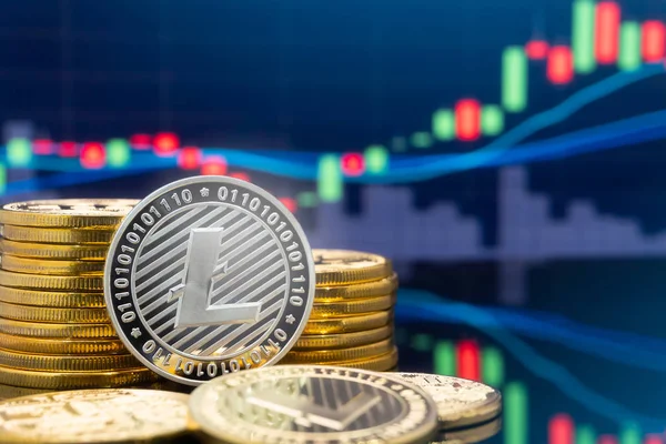 Litecoin (Ltc) ve cryptocurrency yatırım kavramı - fiziksel metal litecoin genel ticaret Döviz piyasa fiyatı grafik içinde belgili tanımlık geçmiş ile madeni paralar.