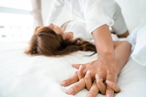 Amor Romántico Pareja Joven Íntima Casa Dormitorio Juegos Previos Cama — Foto de Stock