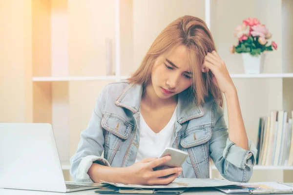 Unhappy Businesswoman Looks Smart Phone While Feeling Upset Her Business — Stock Photo, Image