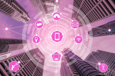 Akıllı şehir kablosuz iletişim ağı Internet şeyler (çok) ve bilgi iletişim teknolojisi (ICT) modern şehir binaları içinde belgili tanımlık geçmiş karşı grafik gösteren kavramı ile.