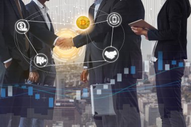 Bitcoin (Btc) ve cryptocurrency ödeme kabul kavram - işadamı el sıkışma gösteren Bitcoin kullanarak ödeme kabul edildi. Blockchain ve finans teknolojileri.