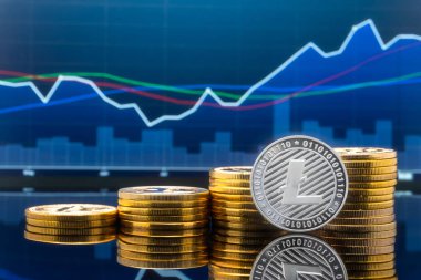 Litecoin (Ltc) ve cryptocurrency yatırım kavramı - fiziksel metal litecoin genel ticaret Döviz piyasa fiyatı grafik içinde belgili tanımlık geçmiş ile madeni paralar.