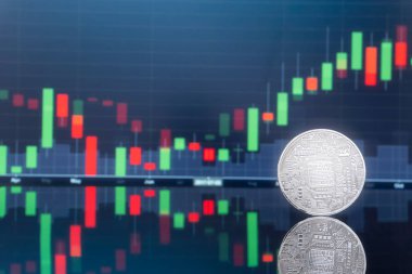 (ICO) sunan ilk madeni para ve dijital para kavramı - yatırım fiziksel metal dijital paralar ile arka planda mavi küresel ticaret Döviz piyasa fiyatı grafiği.