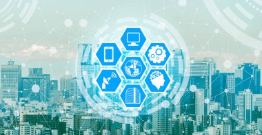 Akıllı şehir kablosuz iletişim ağı Internet şeyler (çok) ve bilgi iletişim teknolojisi (ICT) modern şehir binaları içinde belgili tanımlık geçmiş karşı grafik gösteren kavramı ile.