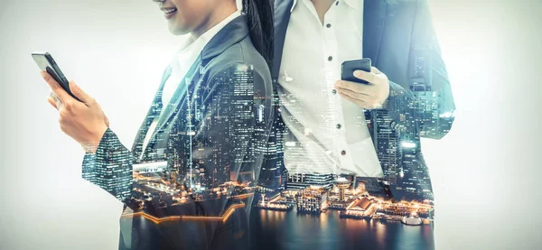 Young Business People Using Mobile Phone Modern City Buildings Background — Stock Photo, Image