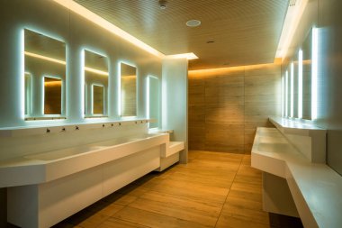 Umumi tuvalet ve tuvalet modern tasarımı. Lüks iç.