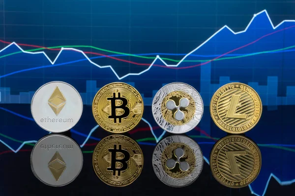 Bitcoin Och Kryptovaluta Investera Koncept Fysisk Metall Bitcoin Mynt Med — Stockfoto