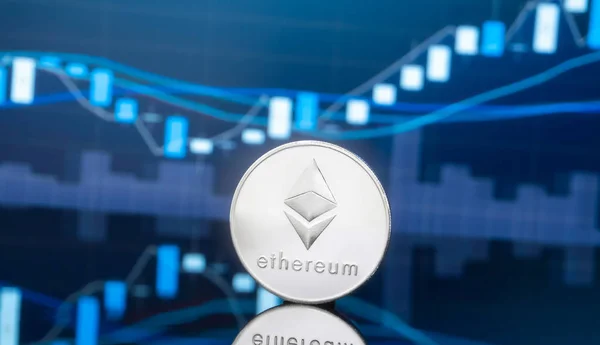 Ethereum Eth Och Kryptovaluta Investera Koncept Fysiska Metall Ethereum Mynt — Stockfoto
