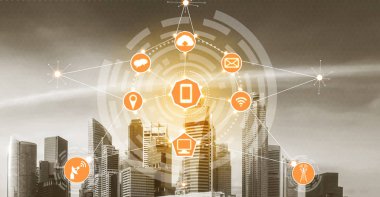 Akıllı şehir kablosuz iletişim ağı Internet şeyler (çok) ve bilgi iletişim teknolojisi (ICT) modern şehir binaları içinde belgili tanımlık geçmiş karşı grafik gösteren kavramı ile.