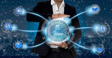 Litecoin ve kavram - işadamı Litecoin (Ltc) alışverişi, ticaret, transfer ve blockchain teknoloji yatırım gösteren mobil uygulama iş ikonları/simgeleri ile tutarak yatırım cryptocurrency.
