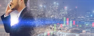 Gerçeküstü iletişim kavramı - genç işadamı istimal hareket eden telefon ile modern şehir binaları arka plan görüntüsü. Gelecek yenilik teknoloji ve Internet şey (çok ).