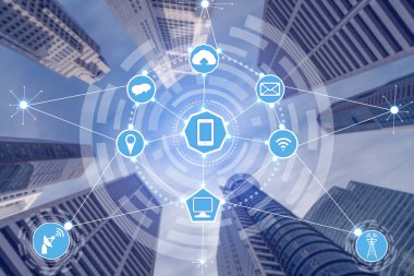 Akıllı şehir kablosuz iletişim ağı Internet şeyler (çok) ve bilgi iletişim teknolojisi (ICT) modern şehir binaları içinde belgili tanımlık geçmiş karşı grafik gösteren kavramı ile.