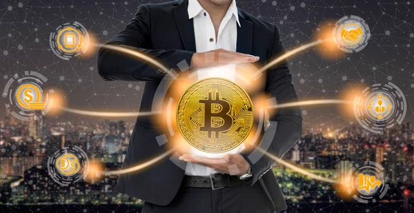 Bitcoin Och Kryptovaluta Investera Koncept Affärsman Håller Bitcoin Med Mobilapplikationen — Stockfoto