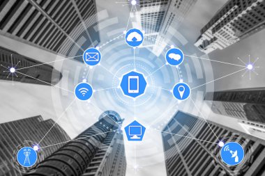 Akıllı şehir kablosuz iletişim ağı Internet şeyler (çok) ve bilgi iletişim teknolojisi (ICT) modern şehir binaları içinde belgili tanımlık geçmiş karşı grafik gösteren kavramı ile.