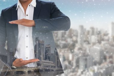 İşadamı işadamı açılış avuç içi kopya alanı iş metin veya arka plan yaşayan logolu için inşa etmek için el hareketleri yapma el metni - açık.