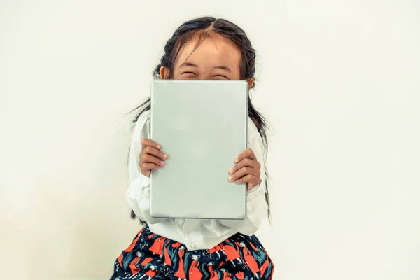 Małe Dziecko Szczęśliwy Białym Tle Komputera Typu Tablet Styl Życia — Zdjęcie stockowe