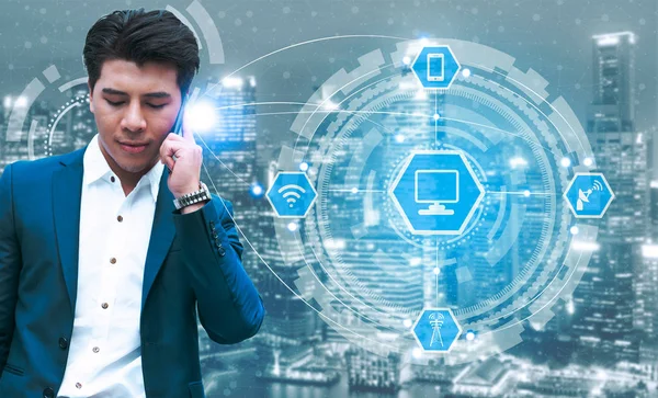 Akıllı şehir kablosuz iletişim ağı Internet şeyler (çok) ve bilgi iletişim teknolojisi (ICT) modern şehir binaları içinde belgili tanımlık geçmiş karşı grafik gösteren kavramı ile.