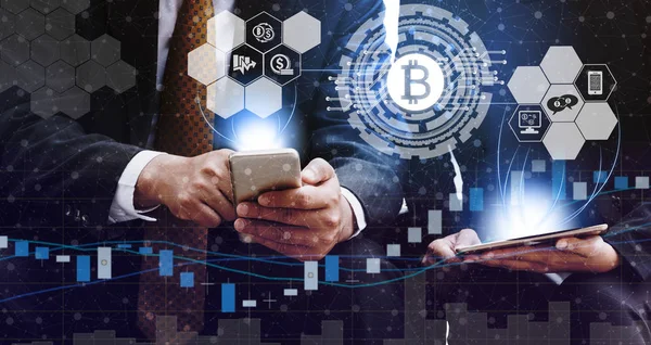 Bitcoin Och Kryptovaluta Investera Koncept Affärsman Med Mobiltelefon Ansökan Till — Stockfoto