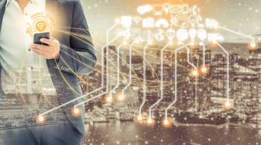 Akıllı şehir kablosuz iletişim ağı Internet şeyler (çok) ve bilgi iletişim teknolojisi (ICT) modern şehir binaları içinde belgili tanımlık geçmiş karşı grafik gösteren kavramı ile.