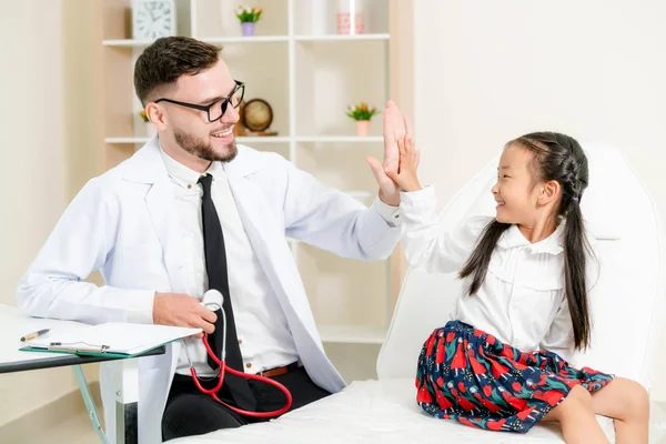 Young Male Doctor Examining Little Kid Hospital Office Kid Happy — Stock Photo, Image