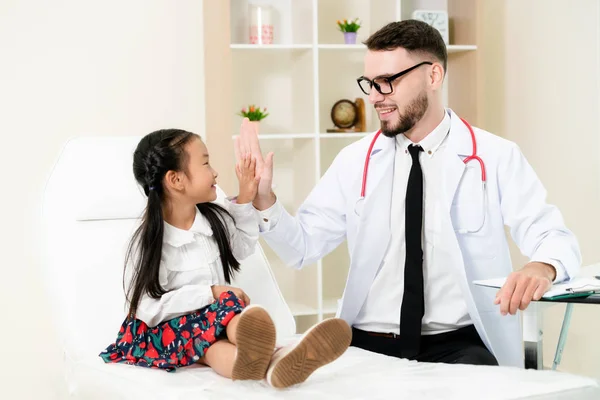 Young Male Doctor Examining Little Kid Hospital Office Kid Happy — Stock Photo, Image