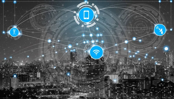 智能城市无线通信网络 具有图形显示物联网和信息通信技术 Ict 在背景下对现代城市建筑的概念 — 图库照片