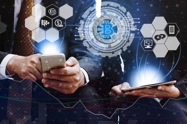 Bitcoin Cryptocurrency Investeren Concept Zakenman Met Behulp Van Mobiele Telefoon — Stockfoto