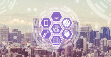 Akıllı şehir kablosuz iletişim ağı Internet şeyler (çok) ve bilgi iletişim teknolojisi (ICT) modern şehir binaları içinde belgili tanımlık geçmiş karşı grafik gösteren kavramı ile.