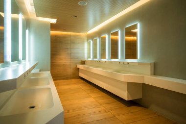 Umumi tuvalet ve tuvalet modern tasarımı. Lüks iç.