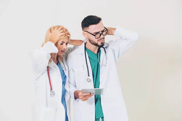 Médico Cirúrgico Perturbado Médico Fundo Branco Insuficiência Médica Conceito Negligência — Fotografia de Stock