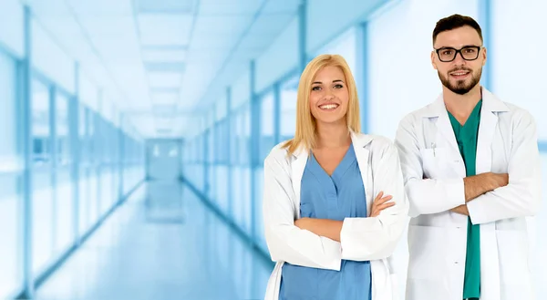 Arzt Arbeitet Mit Einem Anderen Arzt Krankenhaus Zusammen Gesundheitswesen Und — Stockfoto