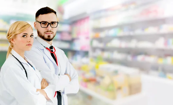 Farmacéutico Trabajando Con Otro Farmacéutico Farmacia Asistencia Sanitaria Servicio Médico —  Fotos de Stock