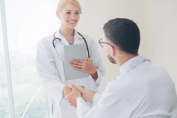 Doctor Hospital Giving Handshake Another Doctor Showing Success Teamwork Professional — Stock Photo, Image