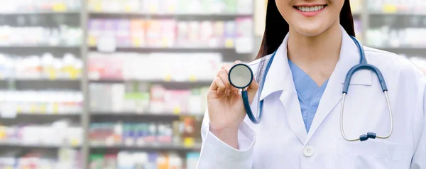 Professionele Arts Apotheker Het Ziekenhuis Apotheek Bedrijfs Dokterszorg — Stockfoto