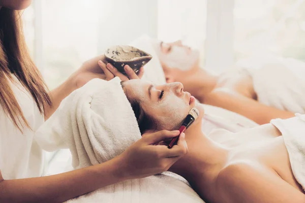Güzeller Güzeli Kadın Sağlık Merkezindeki Profesyonel Dermatologdan Yüz Temizleme Tedavisi — Stok fotoğraf