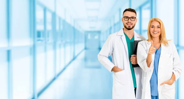 Arzt Arbeitet Mit Einem Anderen Arzt Krankenhaus Zusammen Gesundheitswesen Und — Stockfoto