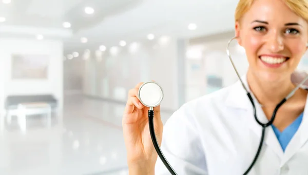 Uma Médica Trabalhar Consultório Hospital Serviço Médico Saúde Pessoal Médico — Fotografia de Stock