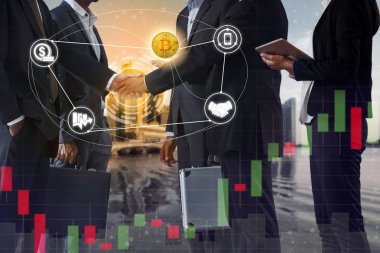 Bitcoin (Btc) ve cryptocurrency ödeme kabul kavram - işadamı el sıkışma gösteren Bitcoin kullanarak ödeme kabul edildi. Blockchain ve finans teknolojileri.