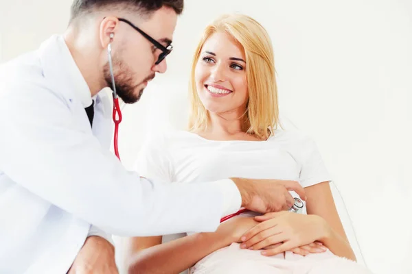 Male Doctor Talking Examining Female Patient Hospital Office Healthcare Medical — Stock Photo, Image