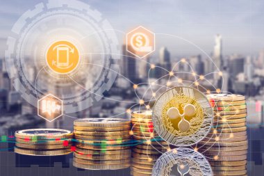 XRP ve kavram - yatırım cryptocurrency fiziksel dalgalanma paralar ile şehir arka plan ve döviz piyasası fiyat tablosu ticaret dalgalanma. Blockchain ve finans teknolojileri.