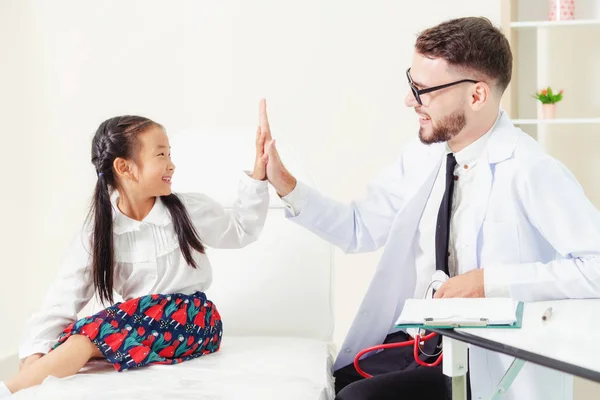 Young Male Doctor Examining Little Kid Hospital Office Kid Happy — Stock Photo, Image