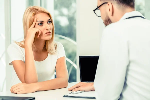 Male Doctor Talking Serious Female Patient Hospital Office Healthcare Medical — Stock Photo, Image