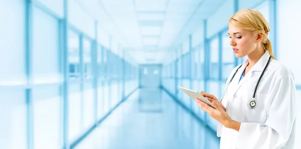 Doctor Using Tablet Computer Hospital Medical Healthcare Doctor Staff Service — Stock Photo, Image